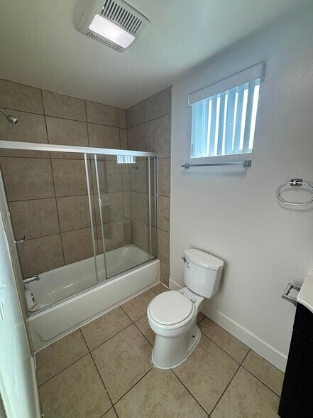 Building Photo - 156 E 119th St