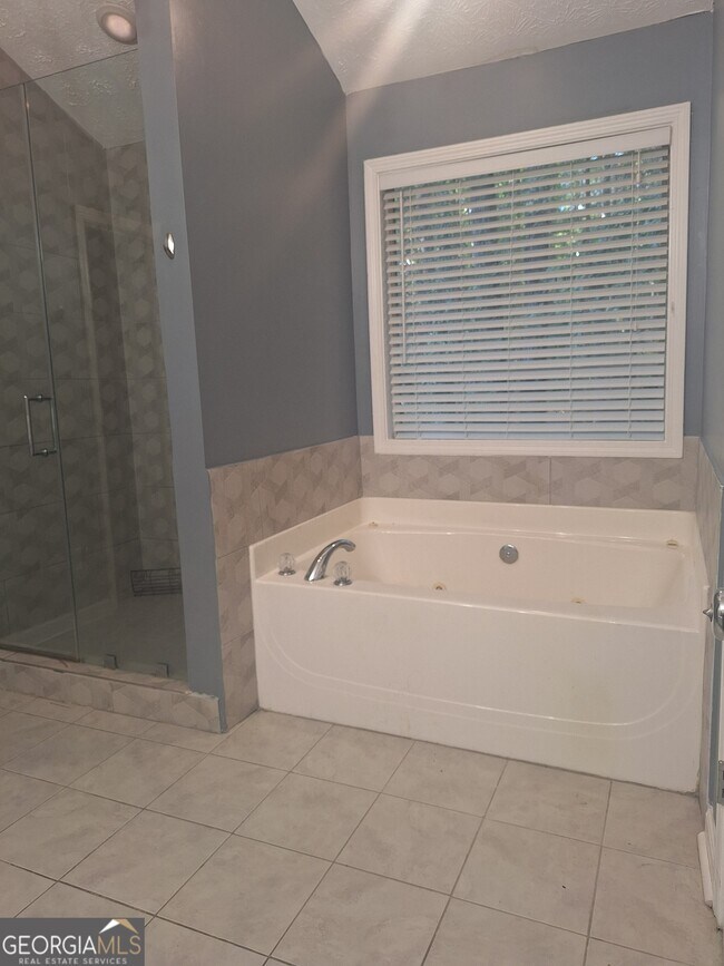 Building Photo - 1450 Scenic Brook Tr SW