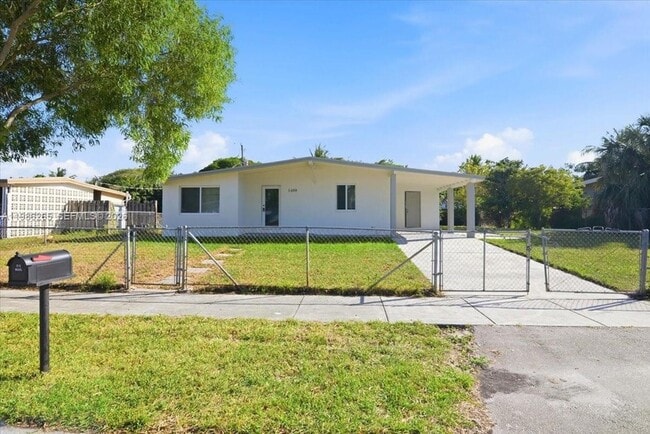 Building Photo - 1400 NE 43rd Ct