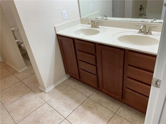 Building Photo - 14428 Lake Victor Dr