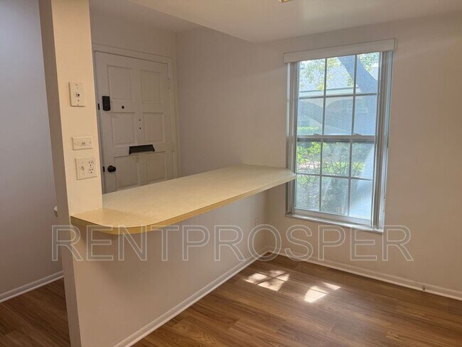 Building Photo - 225 Ranier Cove