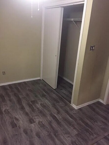 Building Photo - 2300 Balsam Dr