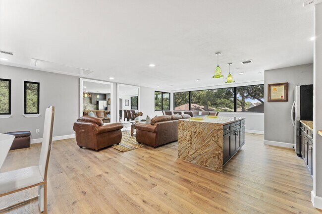 Building Photo - 5511 Queensloch Dr