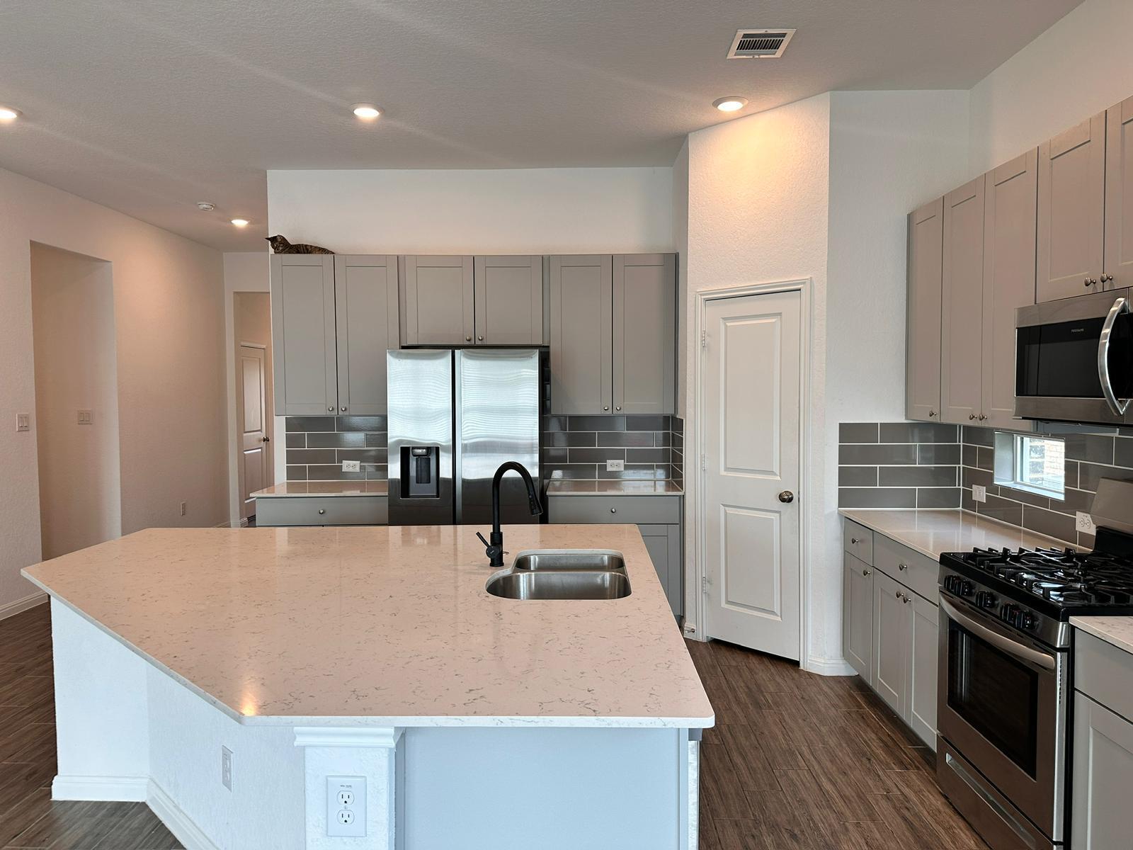 Building Photo - 15126 Nettleton Ml