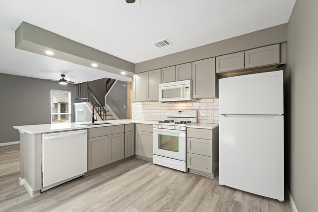 Building Photo - Modern Makeover in Prime NW Austin Location
