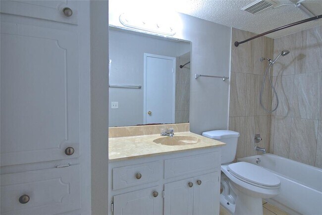 Building Photo - 1707 Onion Creek Village Dr