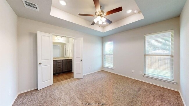 Building Photo - 803 Meadow Brook Dr