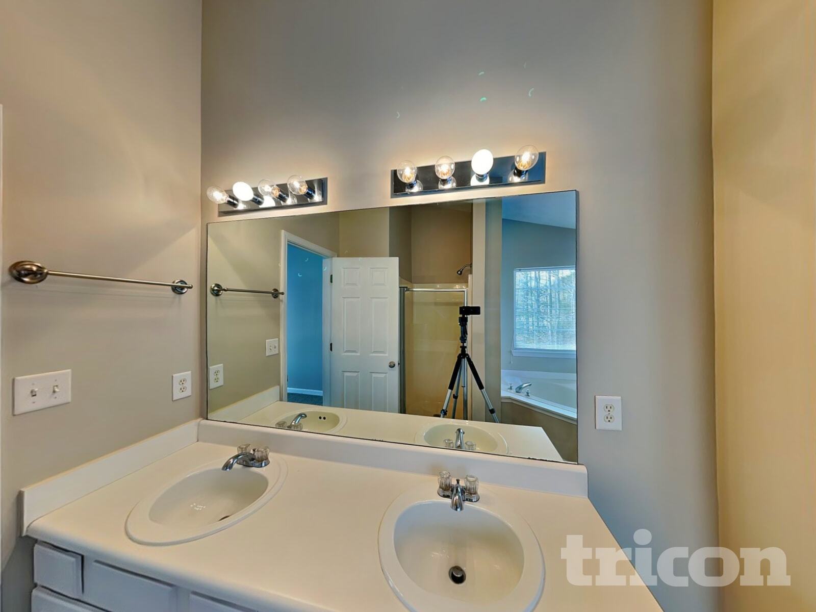 Building Photo - 213 Forrest Dr