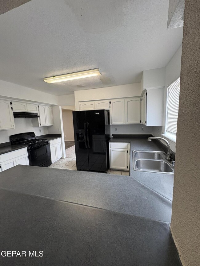 Building Photo - 12625 Tierra Tigre Ave