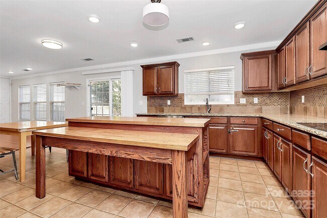 Building Photo - 15611 Normans Landing Dr