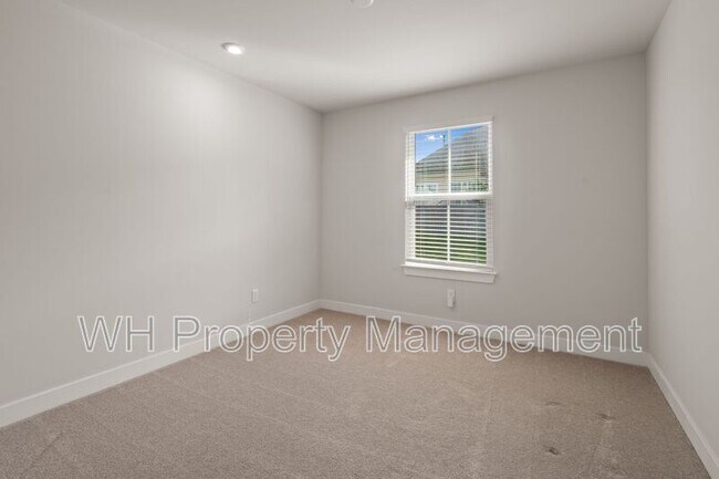 Building Photo - 441 Chinook Dr