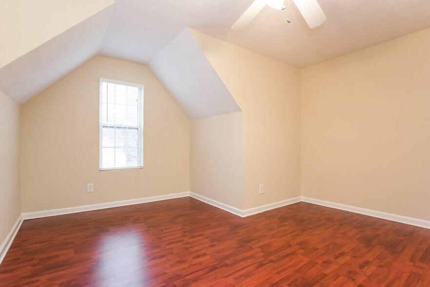 Building Photo - 3019 Sentinel Cir