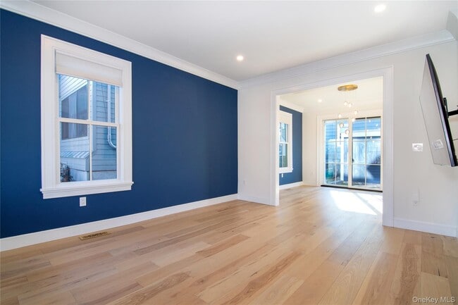 Building Photo - 126 Main St