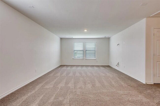 Building Photo - 749 Windsor Dr