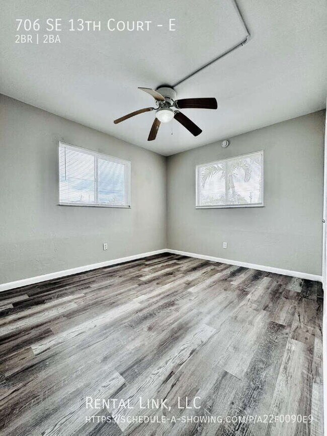 Building Photo - 706 SE 13th Ct