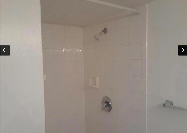Building Photo - 100 Crestwood Ct N