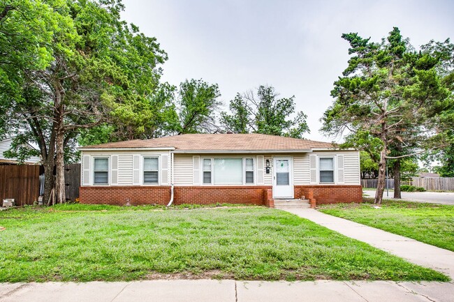 Building Photo - Pre Leasing for fall 2026! 4/3 in Medical District