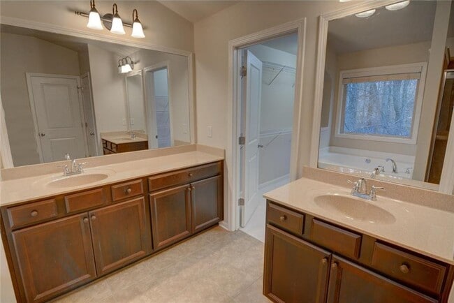 Building Photo - 4785 Waterbrooke Crossing