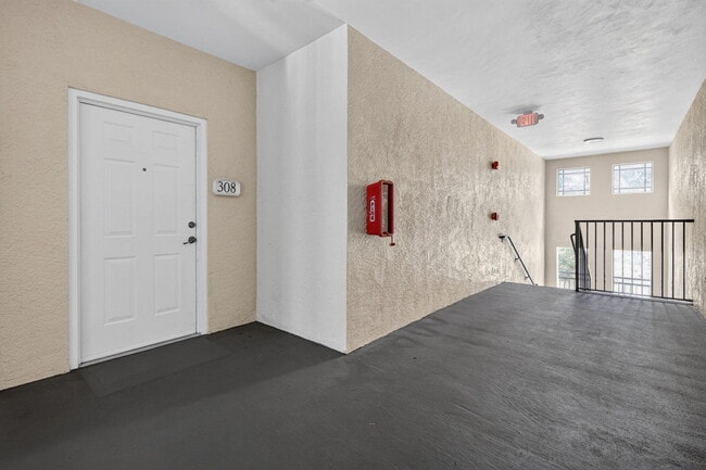 Building Photo - 3020 Alcazar Pl