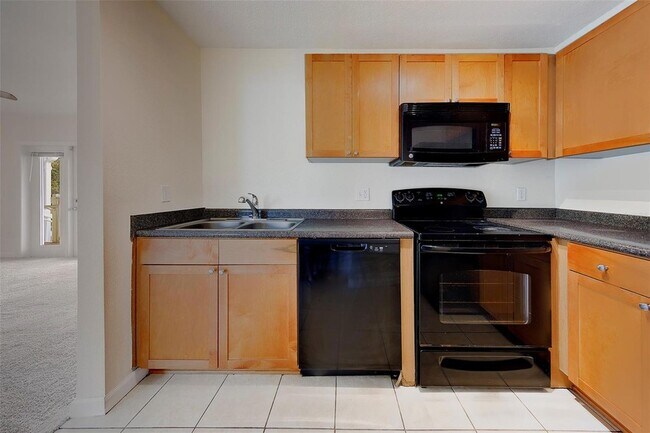 Building Photo - 222 Pompano Dr SE