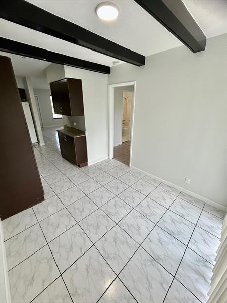 Building Photo - 1401 NE 57th Pl