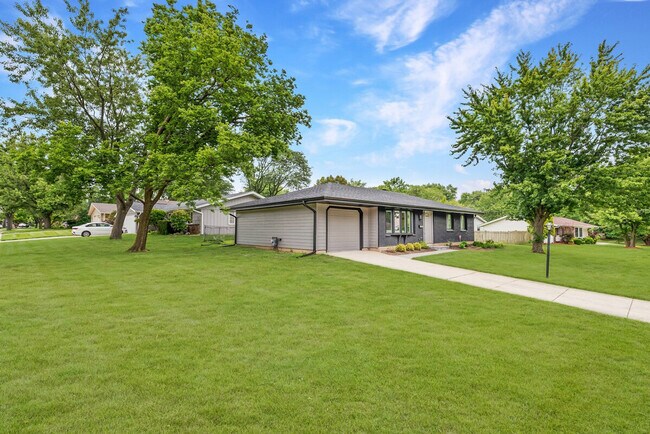 Building Photo - 227 Wakefield Ln