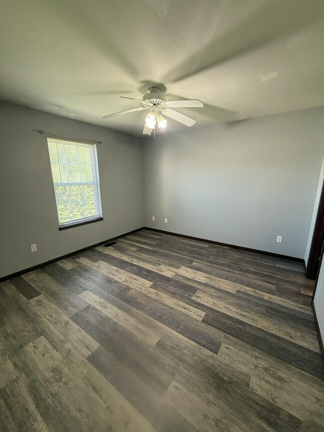 Building Photo - 3319 Dove Dr