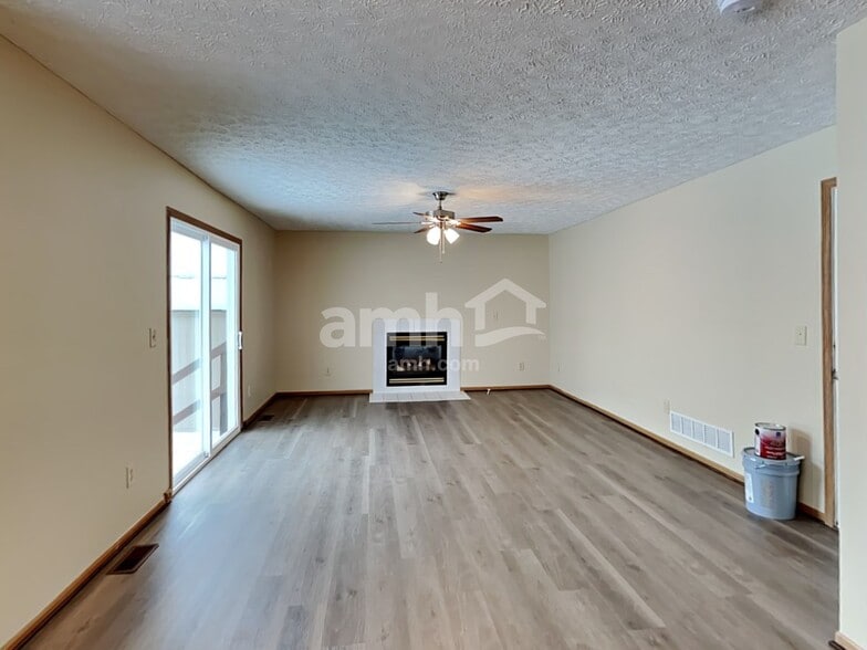 Building Photo - 254 Oxford Dr SW