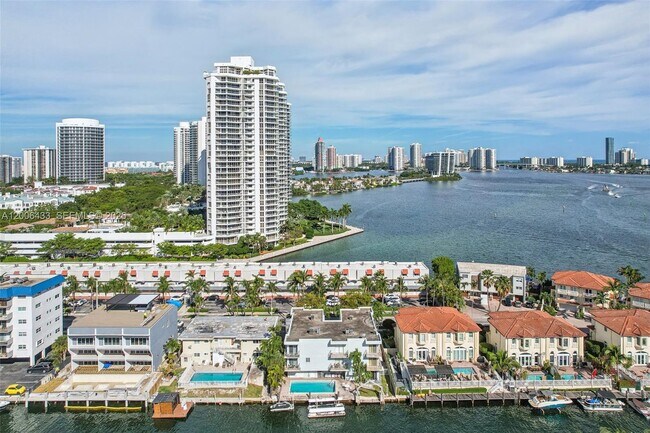 Building Photo - 3862 NE 171 St