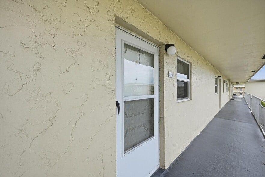 Building Photo - 130 NE 26th Ave