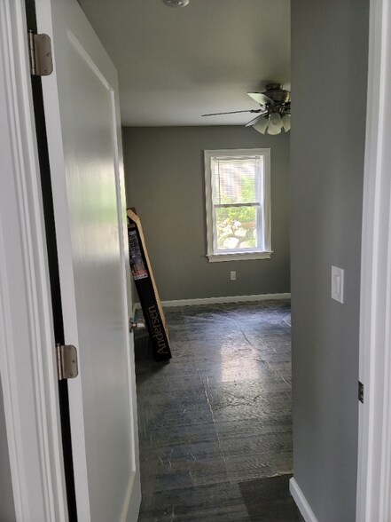 Building Photo - 225 Lakeside Ave