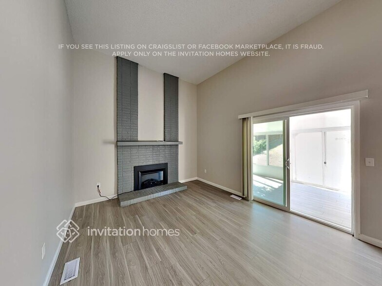 Building Photo - 16265 E Hamilton Pl