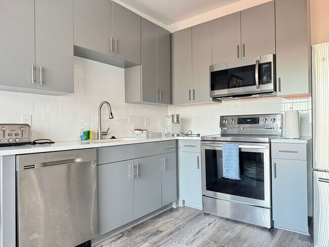 Building Photo - 542 Boulevard NE