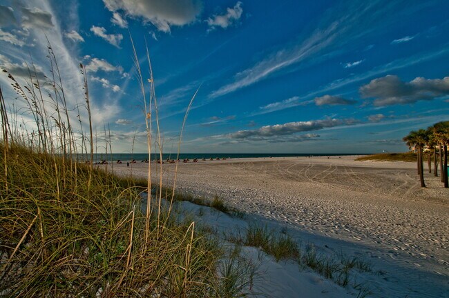 Building Photo - 521 Mandalay Ave