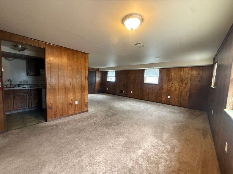 Building Photo - 537 Brandt Ave