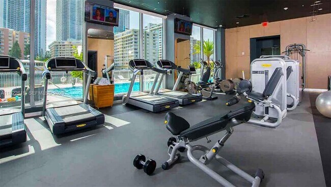 Building Photo - 2600 E Hallandale Beach Blvd