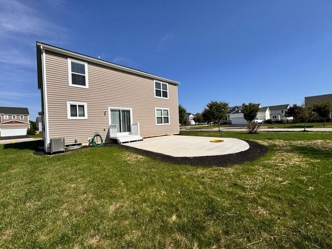 Building Photo - 4-Bedroom House for Rent