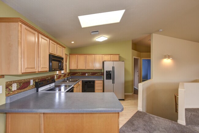 Building Photo - 3 Bedroom 3 Bath home in Diamond Valley!