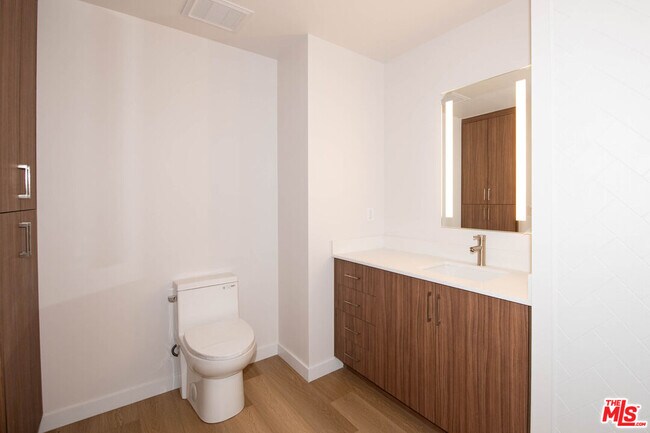 Building Photo - 2853 West Blvd