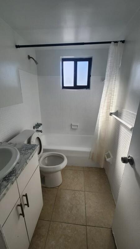 Building Photo - 2545 Taft St