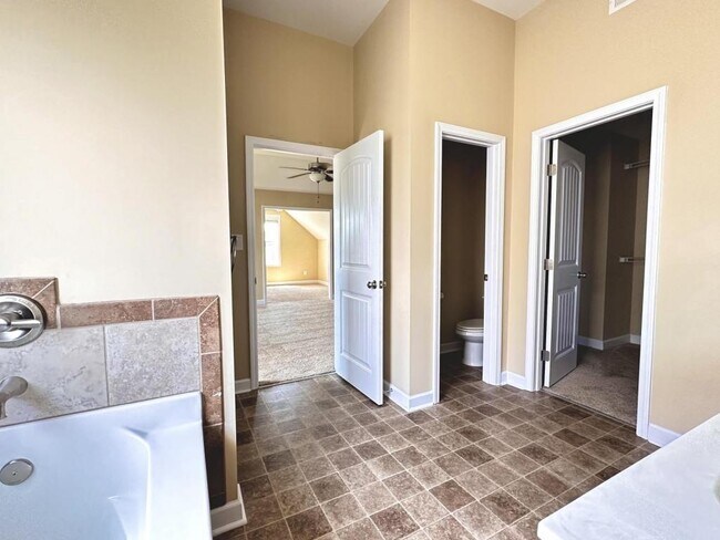 Building Photo - 6008 Crown Ridge Ct