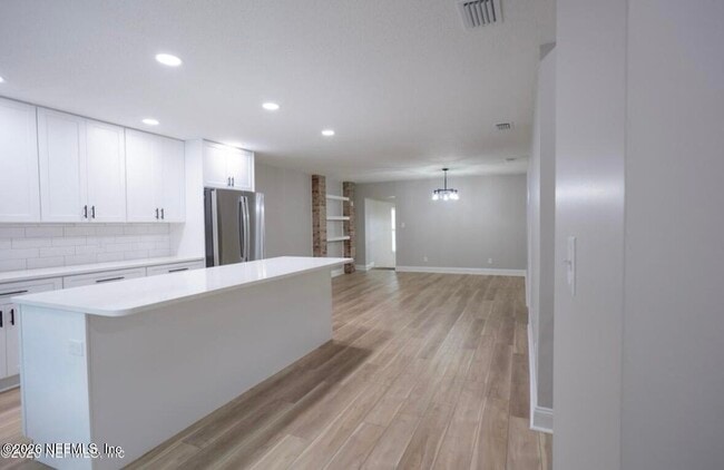 Building Photo - 44259 Artesian Blvd