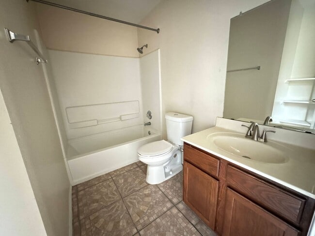 Building Photo - 813 Draco Dr