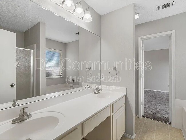 Building Photo - 824 Bridle Trail
