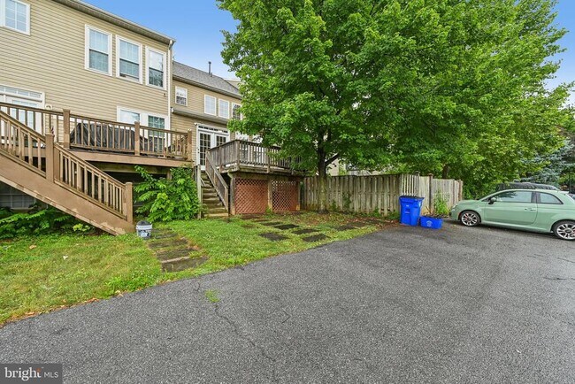 Building Photo - 1724 Emory St