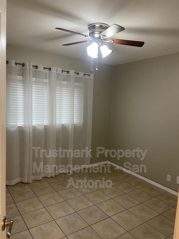 Building Photo - 8335 Bent Meadow Dr