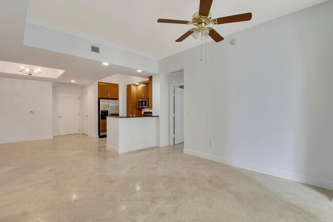 Building Photo - 701 S Olive Ave