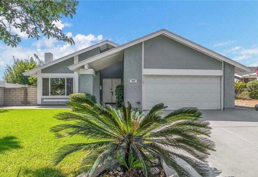 Building Photo - 5641 Lynnbrook Plz