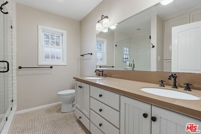 Building Photo - 12005 Hesby St