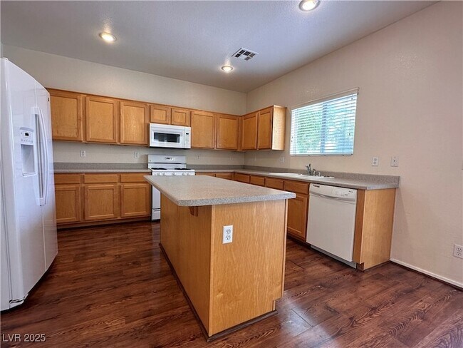 Building Photo - 2586 Highland Cliff Dr